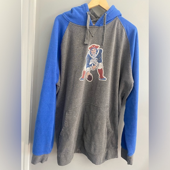 New England Patriots hooded sweater! - Picture 2 of 3